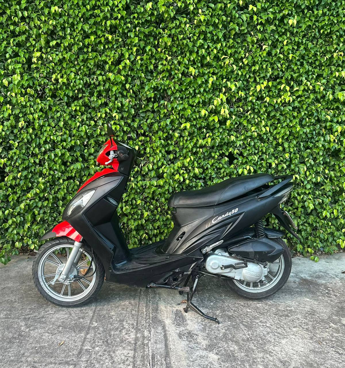 Скутер Kymco Candy HI 50 2013 года, 50cc, полностью исправен, права не требуются