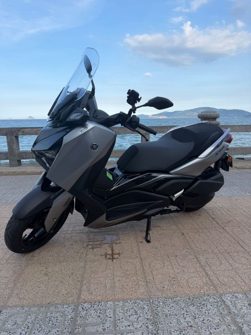 Yamaha XMAX в аренду: мощный двигатель, вместительный багажник, отличное техническое состояние