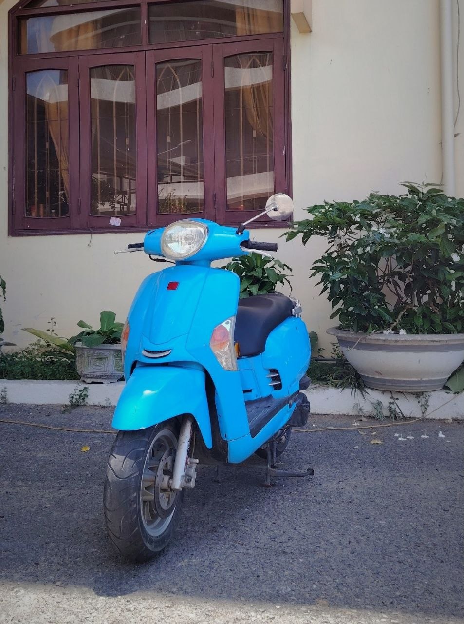 Продажа — Мопед Kymco 125 кубиков в хорошем состоянии, большой багажник, крючок, широкие колёса, цена 5.5 млн донг, Нячанг