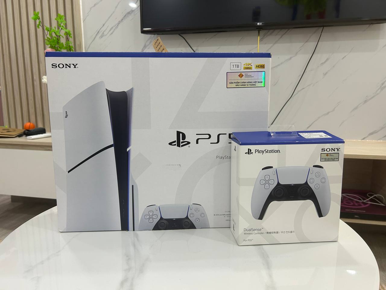 PlayStation 5, б/у 2 месяца, как новая, 2 джойстика, гарантия 10 месяцев.