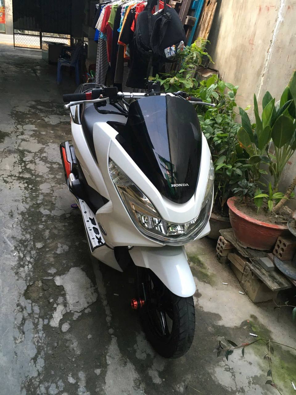 Продажа — Honda PCX 125сс второго поколения с двумя шлемами