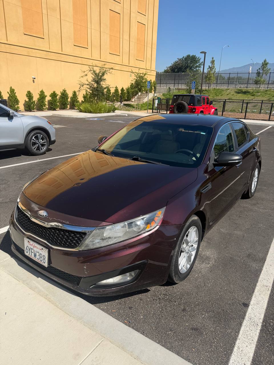 Kia Optima 2013, 176000 миль, двигатель новый, масло и свечи заменены, задние шины новые