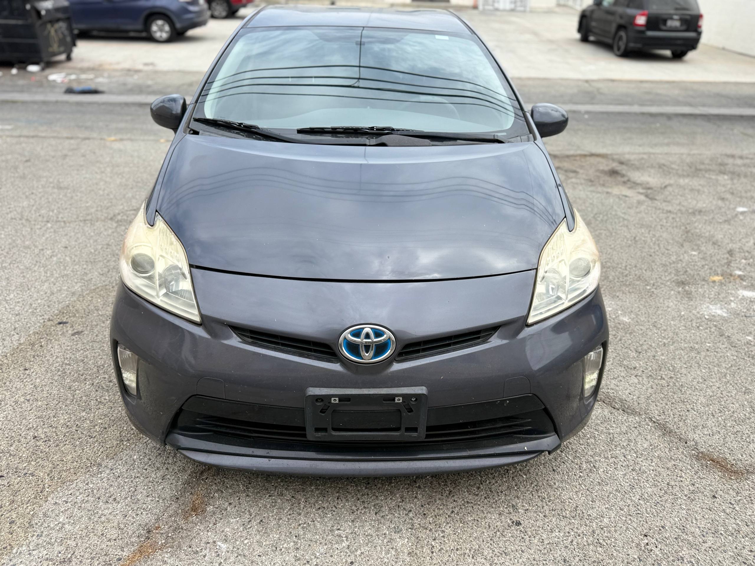 Продажа — Toyota Prius 2015 года, пробег 191 000
