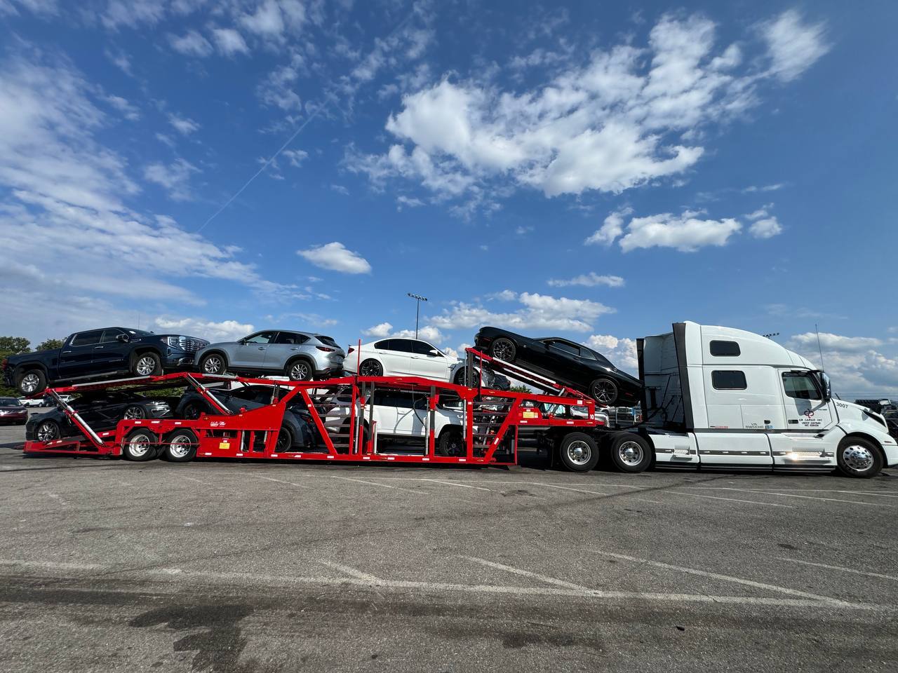 Drivers wanted, CarHolder 30% gross commission, 2022-2026 Volvo trucks, $12k+ weekly, 1.5+ years CDL minimum