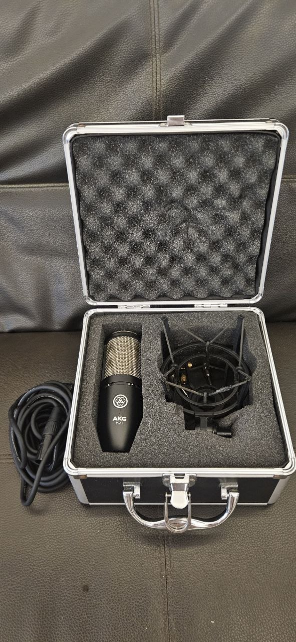 Продажа студийного комплекта: AKG P220 + Focusrite Scarlett Solo (3rd Gen) + XLR кабель