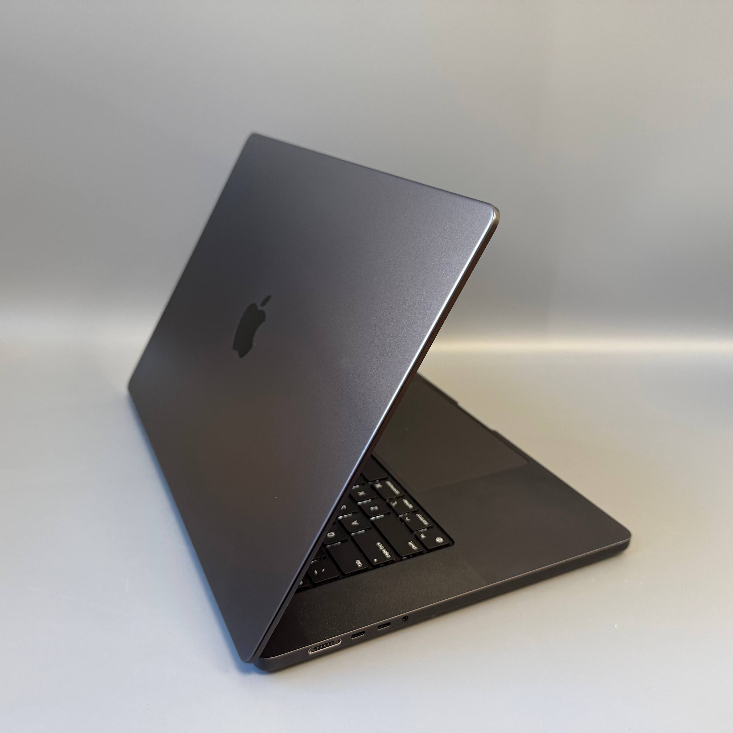 Продажа MacBook Pro 16 M3 Pro 18GB/512GB SSD в отличном состоянии