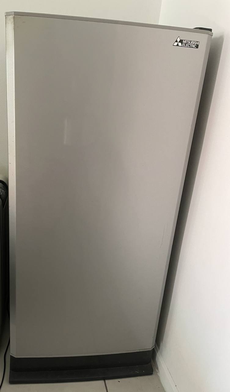 Продаю холодильник Mitsubishi Electric 120x55x50, рабочее состояние, самовывоз Пратамнак