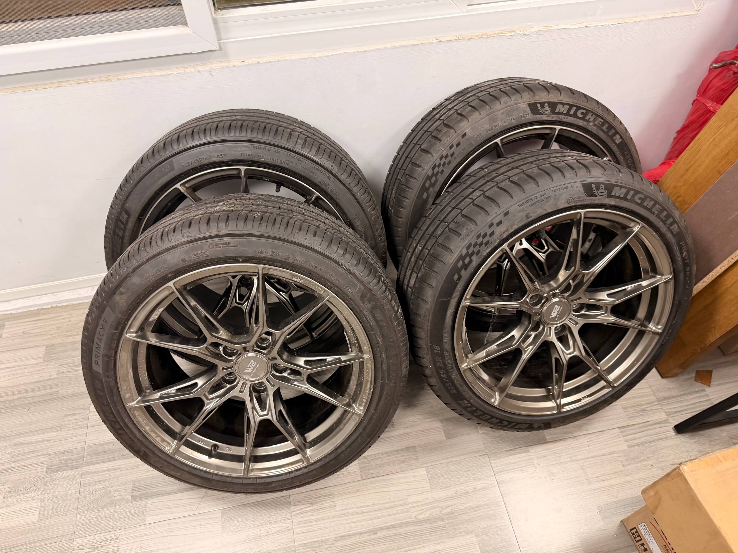 Продажа — Автозапчасти комплект дисков W2 Flow Formed WFF-F 18 + Michelin, отличное состояние, 41900 бат