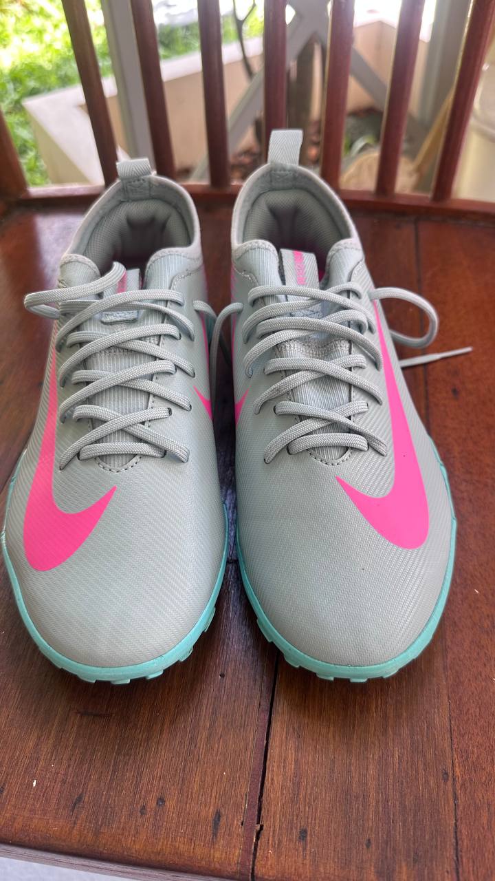 Продажа — Кроссовки Nike Jr. Mercurial Vapor 16 Academy TF, размер EUR 37.5 (US 5Y)