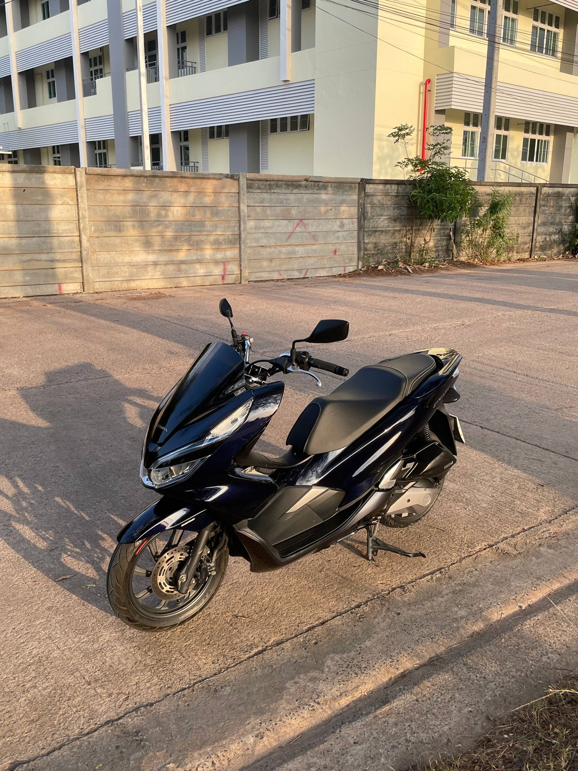 Продажа Honda PCX Hybrid 2018 года. Собственник, готов к переоформлению.