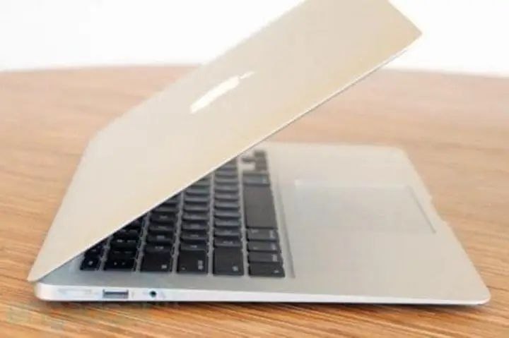 Продажа MacBook Air Core i5 в хорошем состоянии