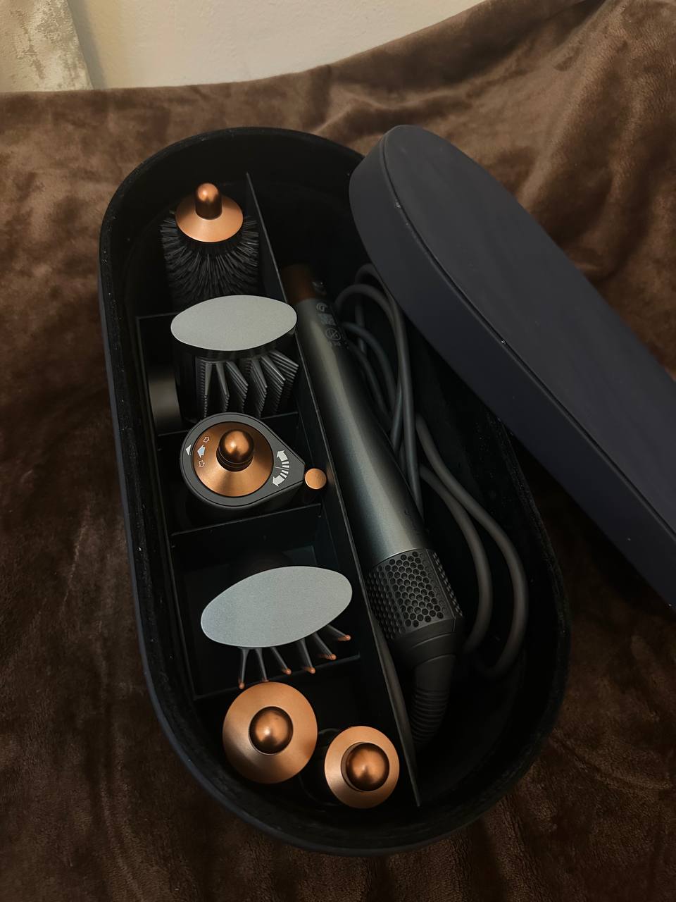 Продажа — Пылесос Dyson, все насадки в наличии, отличное состояние