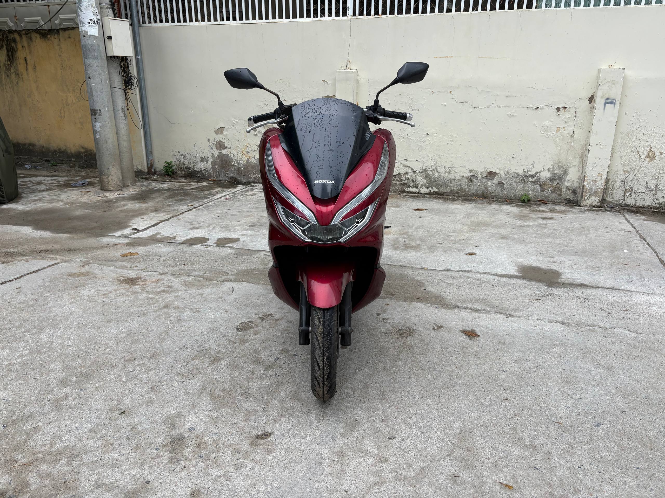 Продажа Honda PCX 125 2018 - пробег 25680 км, smart key, отличное состояние