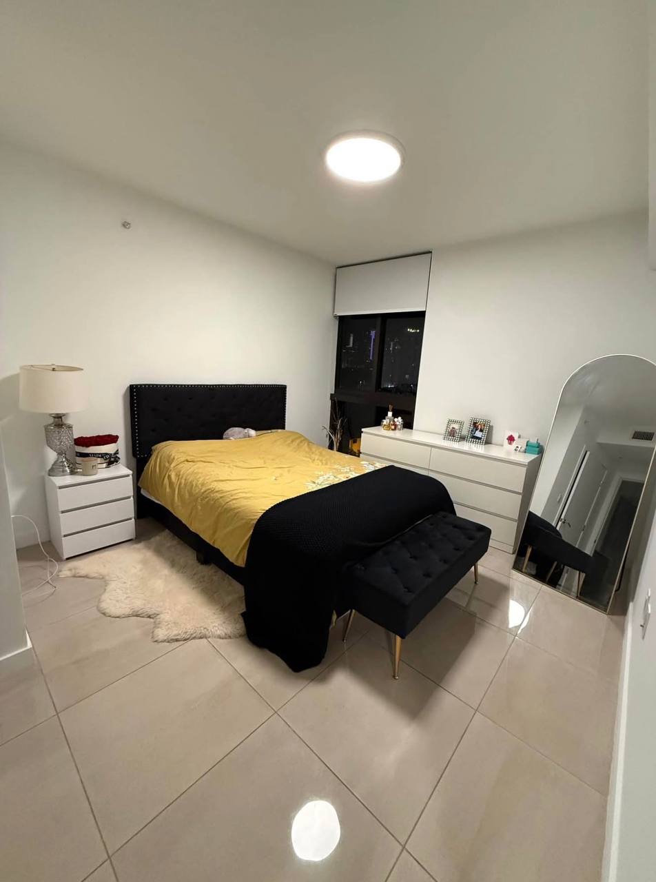 1-bedroom furnished apartment in Miami Riverside, 8th floor, pool/gym, $2,500/month
