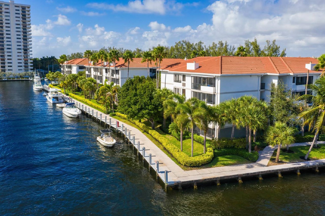 1-спальня квартира в Fort Lauderdale, Port Royale, 1850$/месяц, вид на канал