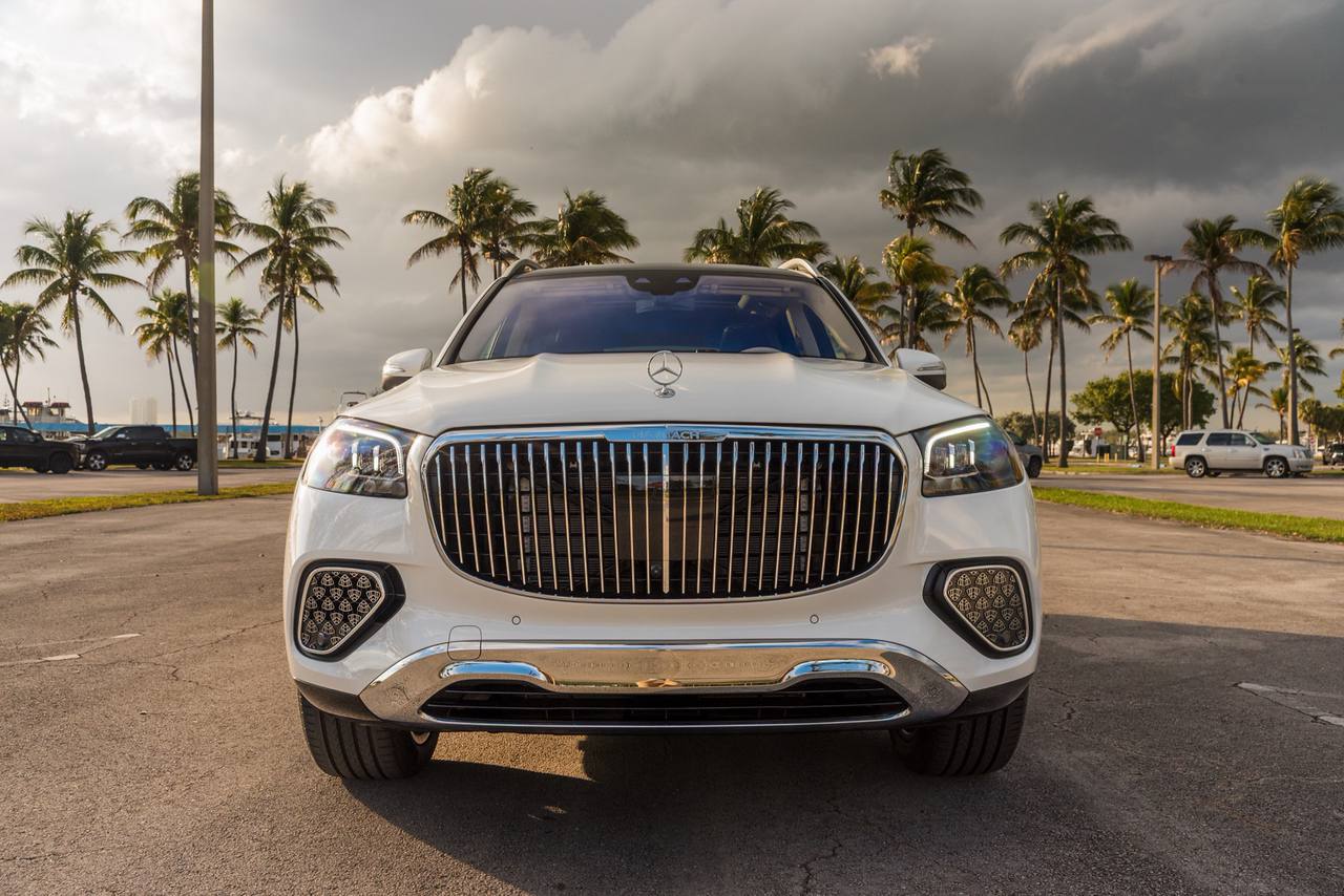 Автомобили в аренду в Майами: Cadillac Escalade, Range Rover, Rolls Royce и другие.