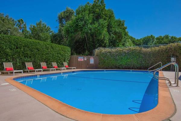 Таунхаус в Sacramento, 2 спальни, 2 ванные, 1230 кв.фт, Southwood комплекс