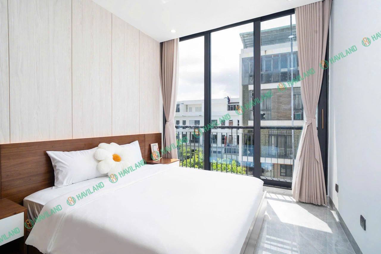 Luxurious 2BR apartment with gym and private balcony at Rolling Ton