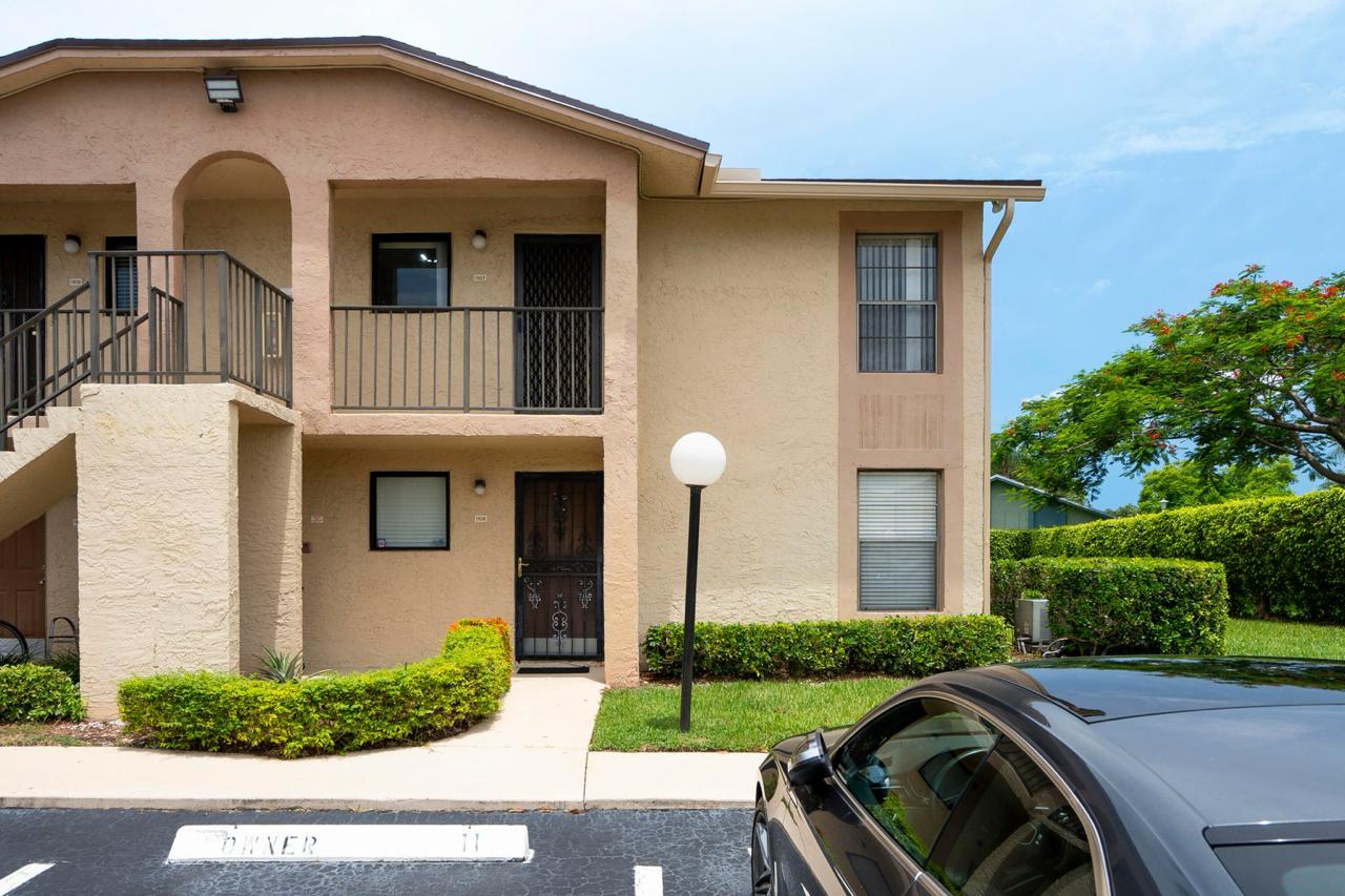 Квартира 2 спальни Boca Raton: 2000 USD в месяц, отремонтирована, балкон, бассейны и теннисные корты