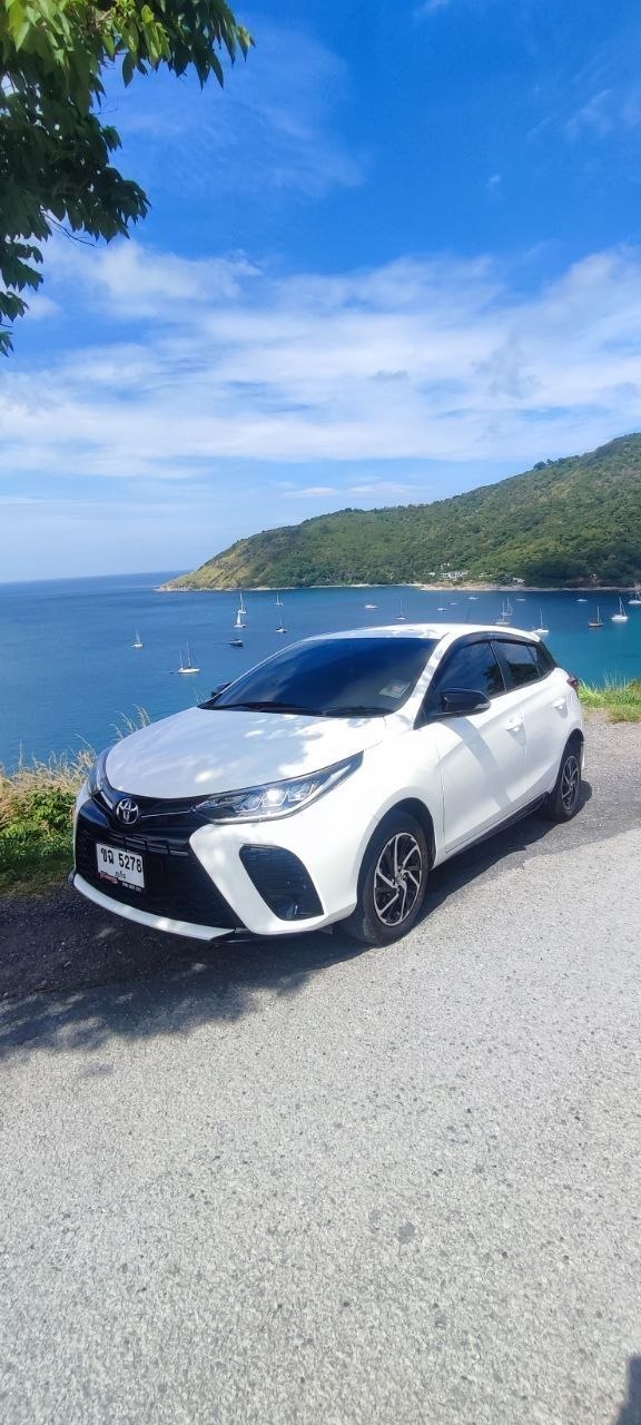 Аренда Toyota Yaris 2022 с камерой, кондиционером и дополнительным оборудованием