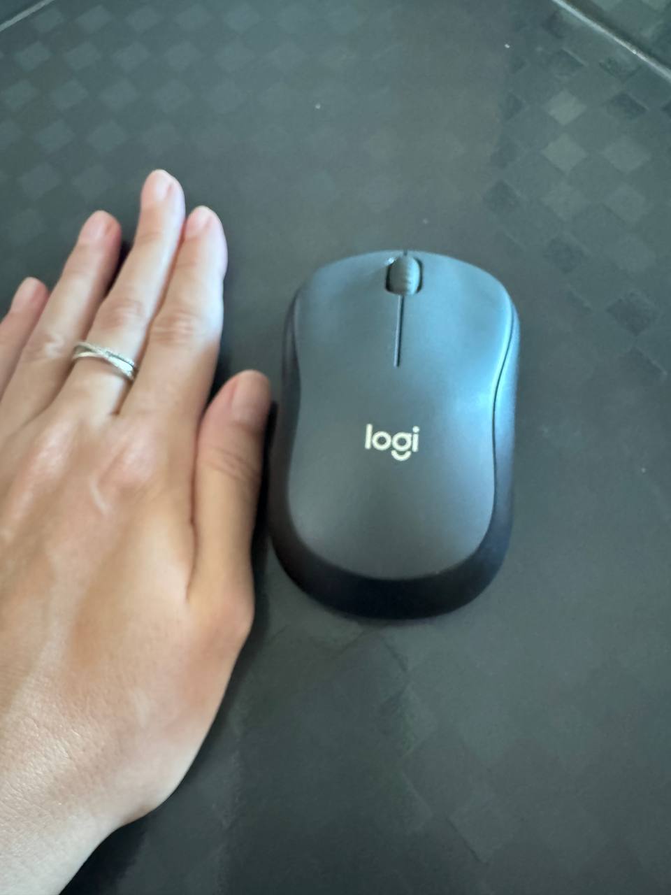 Продажа б/у беспроводной мышки Logitech компактная, 120 бат