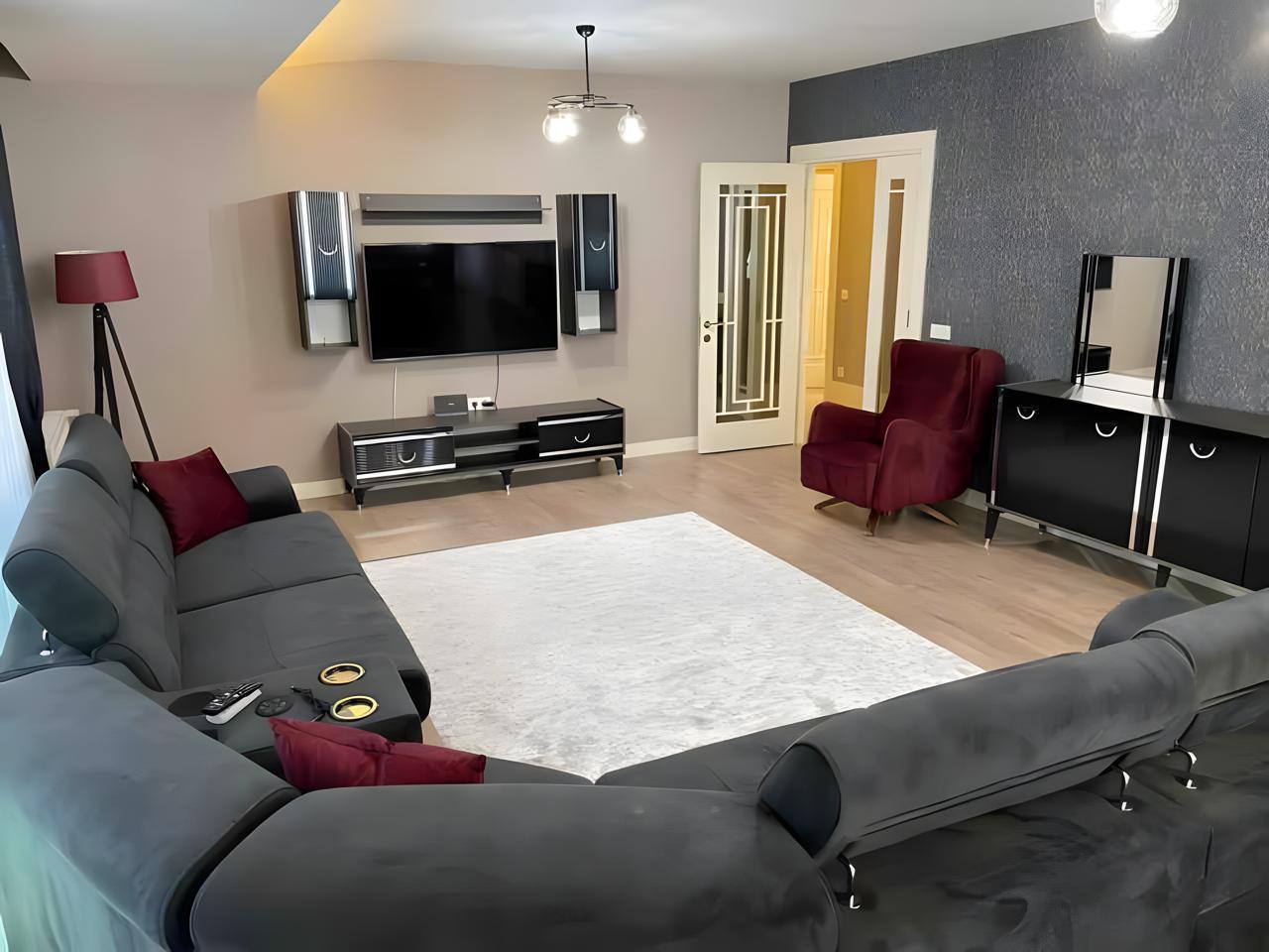 Сдам — Apartment in a luxurious residence 🔥 3+1 apartment in Beylikdüzü, Istanbul. Features: 🔐 Security, 🏋️‍♂️ Gym, 🅿️ Parking. Fully furnished, internet connected, all utilities open. Monthly rent: 2,000€ 📍Beylikdüzü, Istanbul