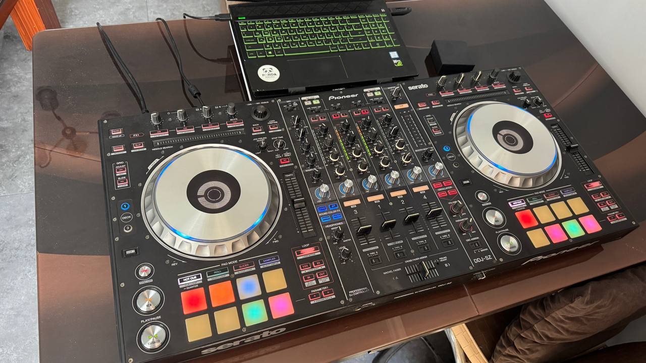 Pioneer DDJ-SZ профессиональный контроллер в отличном состоянии