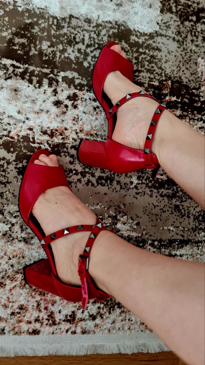Shoes size 38, slightly damaged strap, 200 TRY