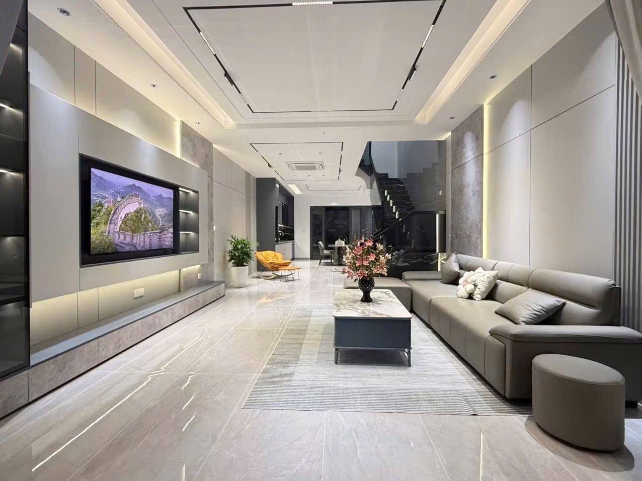 Сдается дом 270м² с 3 спальнями, кабинетом, бассейном и кафе на территории, минимум 12 месяцев