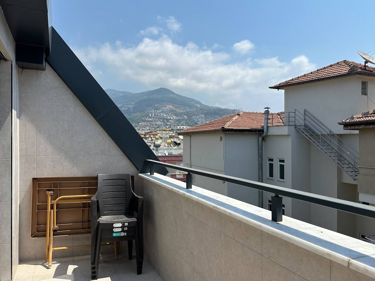 2+1 duplex in Cleopatra, Alanya — long-term rental, $1,000/month, 400m to beach